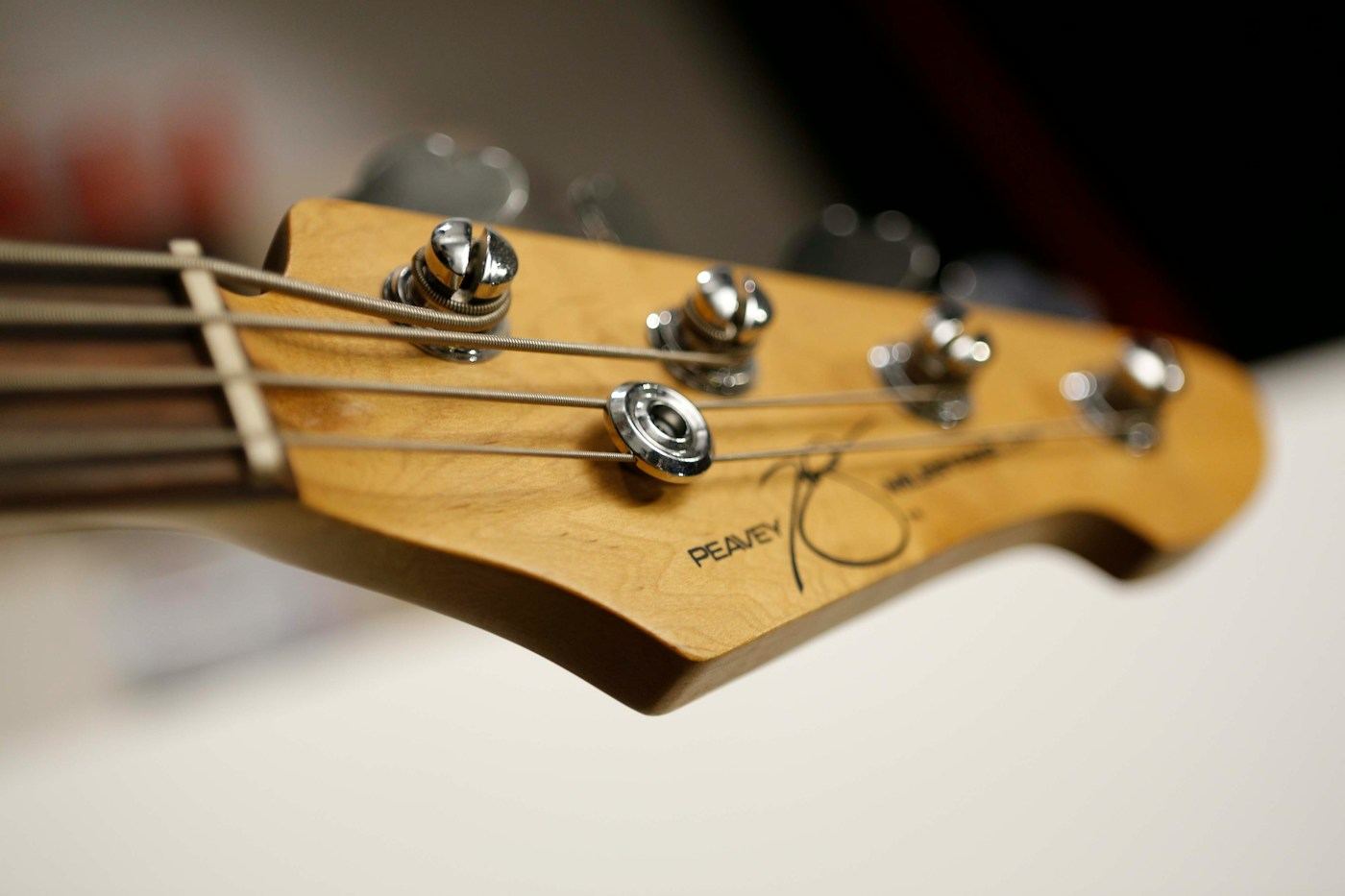 Bass headstock and tuners